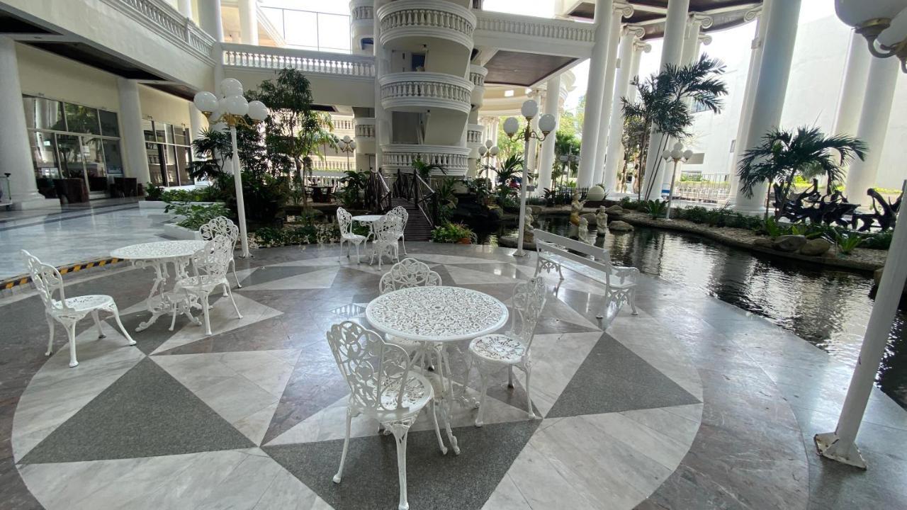 Sky Beach Beachfront Pattaya Eksteriør billede