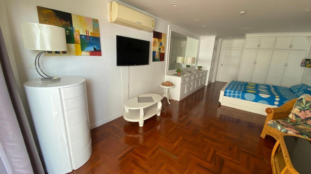 Sky Beach Beachfront Pattaya Eksteriør billede