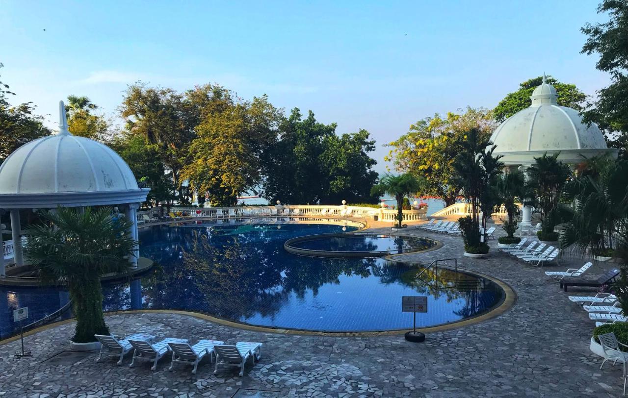 Sky Beach Beachfront Pattaya Eksteriør billede